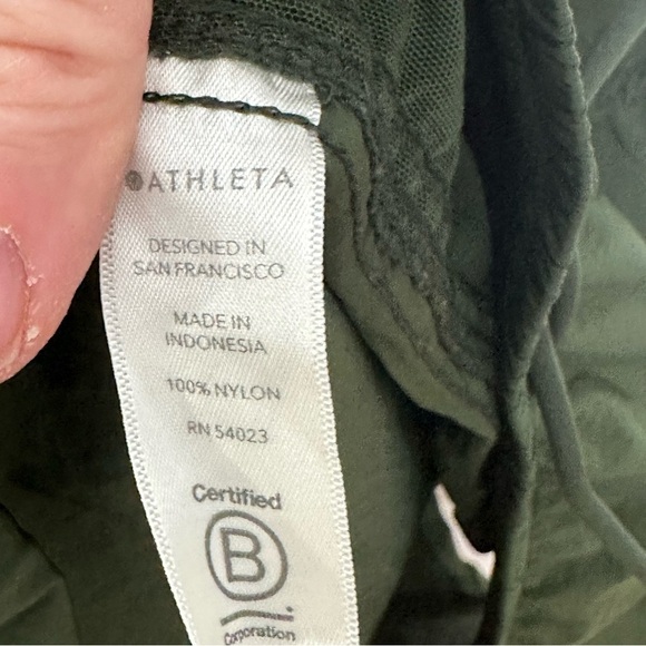 Athleta Expedition Active Hiking Shorts, Size 8, Dark Green - Picture 4 of 5